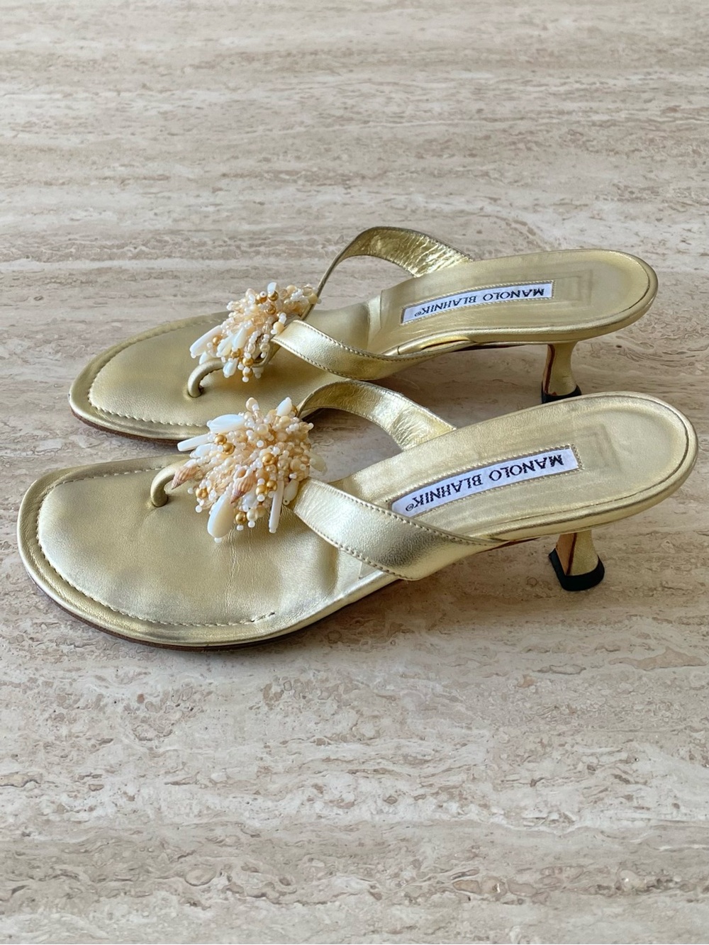 Vintage Manolo Blahnik Shell Bead Thong Sandal Heels - Picture 2 of 10